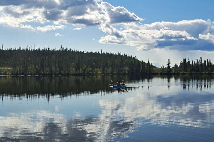 5 Hours Watercraft Rental with Lunch in Yellowknife