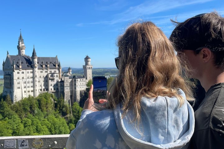 Neuschwanstein Castle Skip-the-Line Guided Tour & Shuttle Service