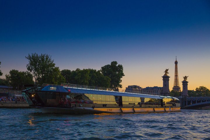 Bateaux Mouches® Dinner Cruise on the Seine River in Paris