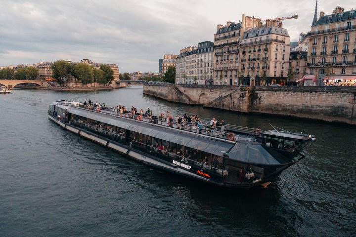 Bateaux Mouches® Dinner Cruise on the Seine River in Paris