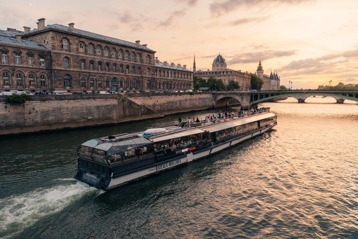 Bateaux Mouches® Dinner Cruise on the Seine River in Paris
