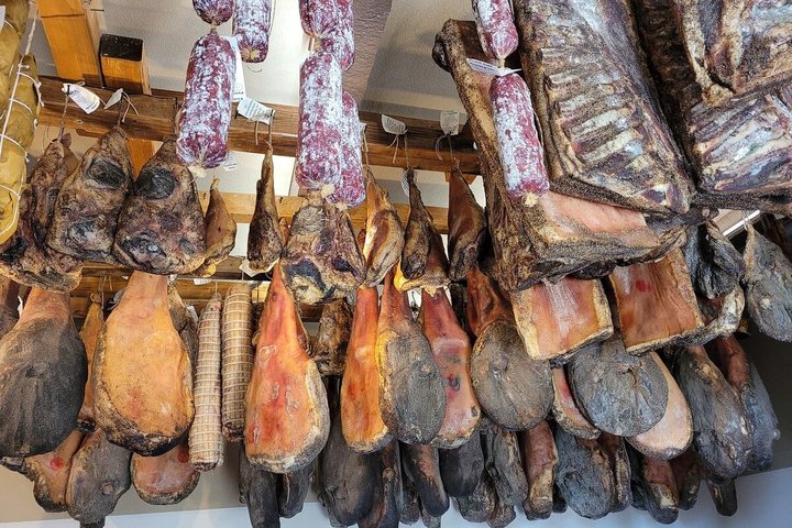 Montepulciano: Cinta Senese Farm Tour, Food Tasting & wine