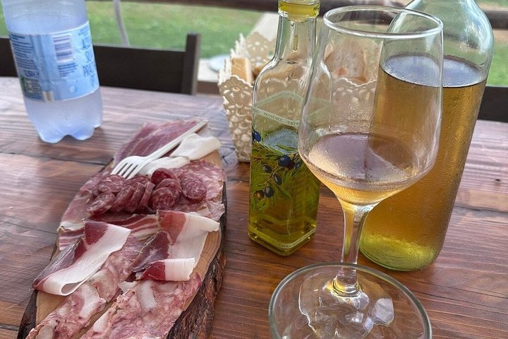 Montepulciano: Cinta Senese Farm Tour, Food Tasting & wine