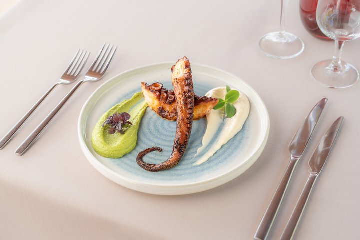 Bateaux Mouches® Dinner Cruise on the Seine River in Paris