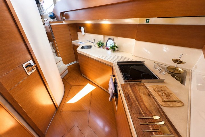 Private Luxury Yacht |+ 2 free Jet Skis | + Sea Pool