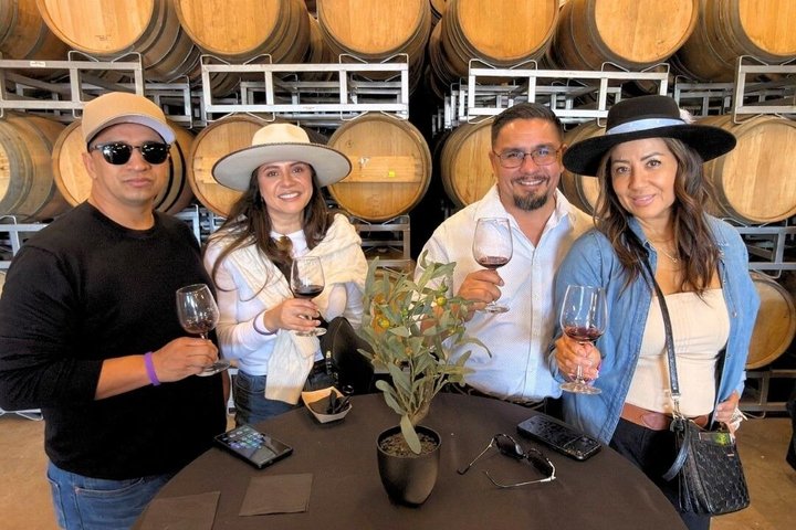 Paso Robles 3-Winery Tour with Picnic Lunch and Tastings