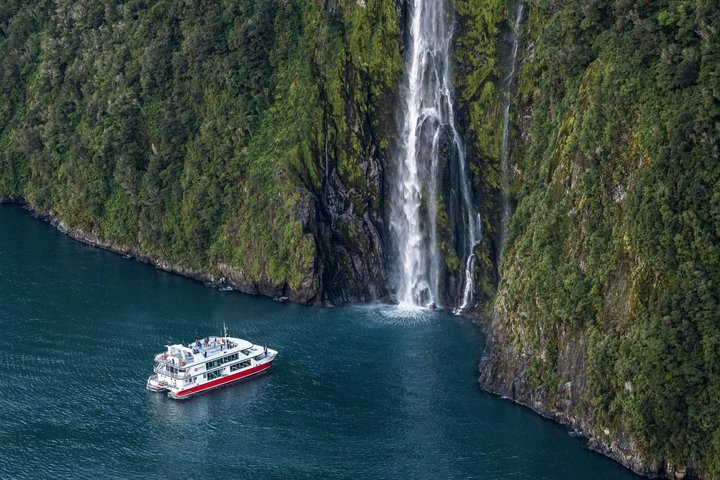 Milford Sound Coach & Cruise ex Te Anau Stunning Views with Lunch