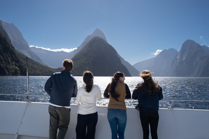 Milford Sound Coach & Cruise ex Te Anau Stunning Views with Lunch