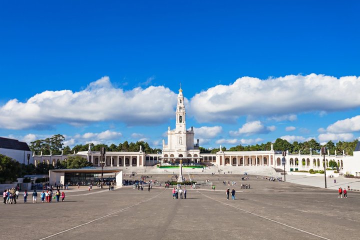 Fátima Walking Tour Small-Group Sanctuary Tour