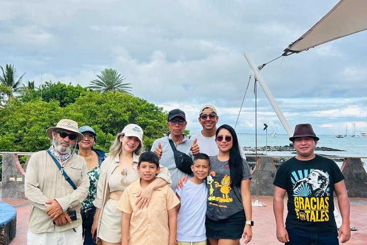 "Galapagos Discovery Premium – Bay Tour - 4 Days / 3 Nights"