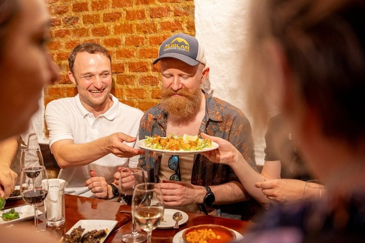 Madrid Tapas & Wine Tasting Food Tour – Small Group Local Bars