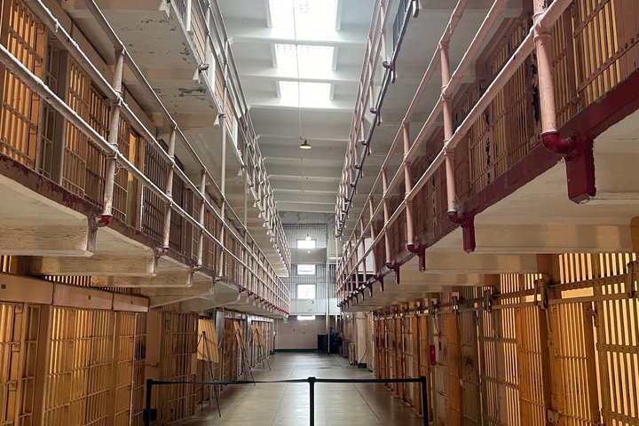 San Francisco Alcatraz App Guided Tour with Cruise and Jail House