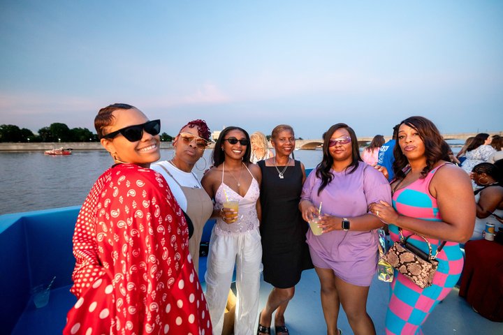 Washington DC Party Yacht Open Bar Cruise on the Potomac