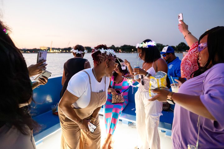 Washington DC Party Yacht Open Bar Cruise on the Potomac