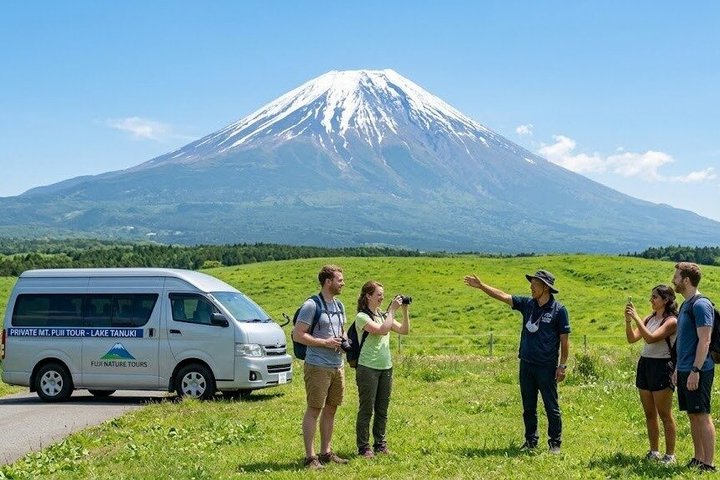 Fuji Nature Customized Private Tour by Car with Licensed Guide