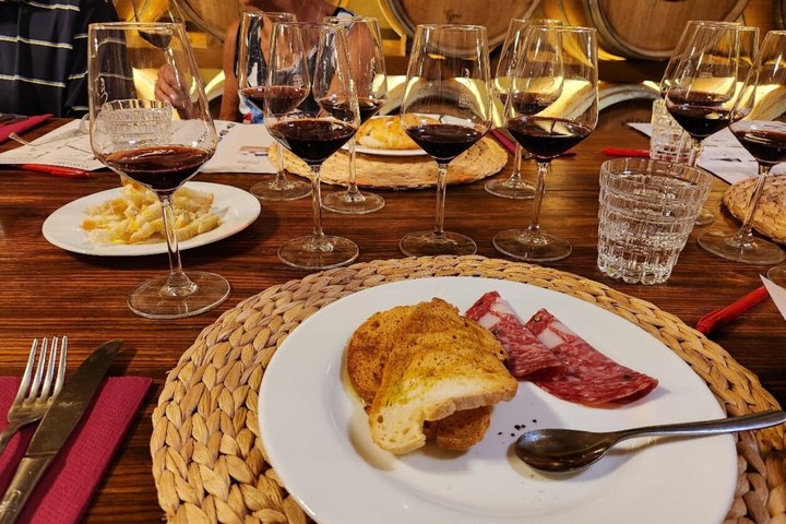 Hidden Castles & Chianti Wine Experience– Small Group