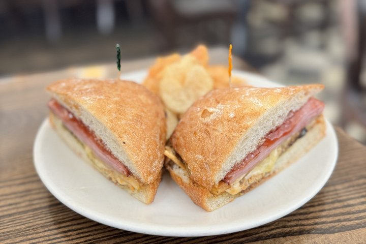 Kansas City Food & History Tour with a Local Guide & Tastings