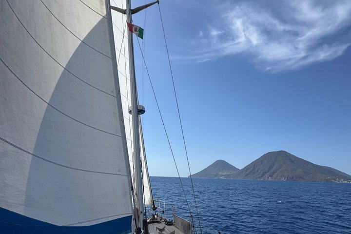 Vela and Wine Experience a Vulcano Aeolian Islands