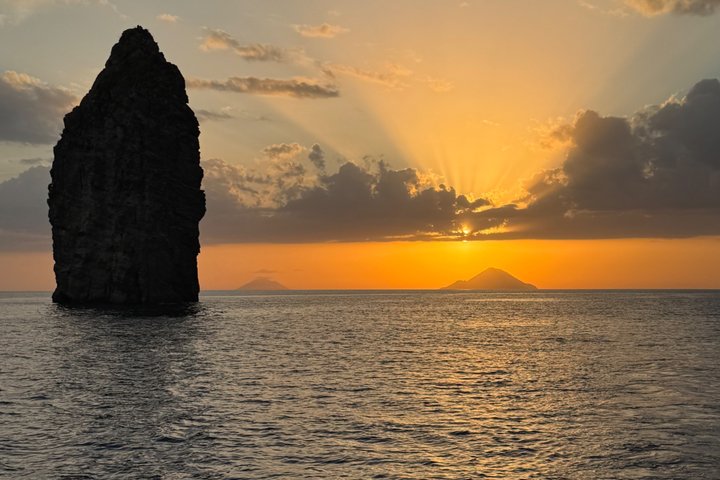 Vela and Wine Experience a Vulcano Aeolian Islands