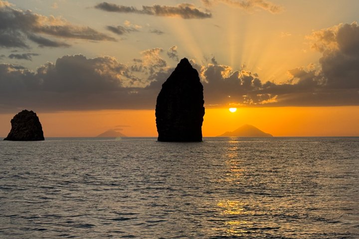 Vela and Wine Experience a Vulcano Aeolian Islands