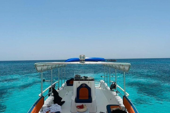 Snorkeling in Daymaniat Island