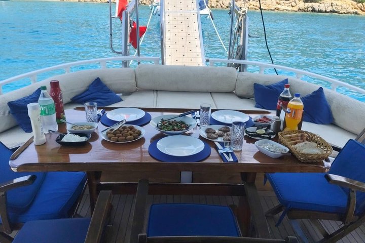 Private Sunset Boat Tour in Bodrum With Dinner