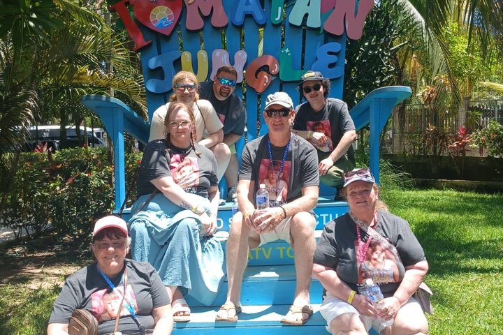 Roatan Wildlife Monkeys,Sloths, chocolate Rum tasting Island Tour