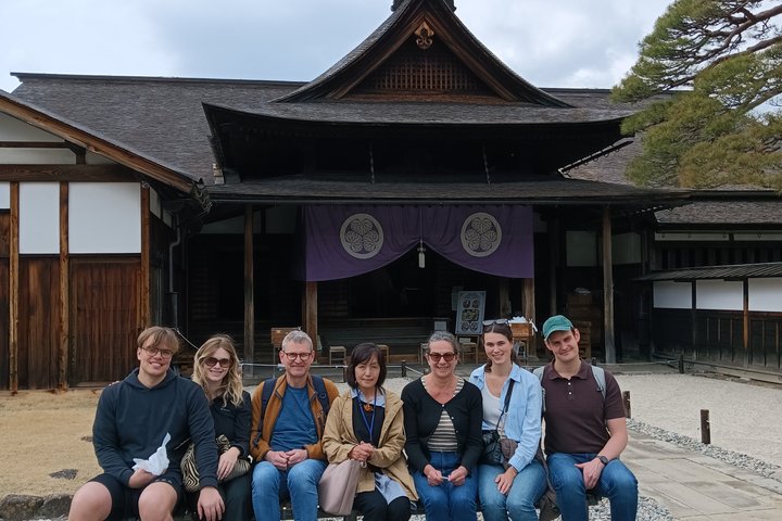 Takayama Arts & Crafts Local Culture Tour, Licensed Guide