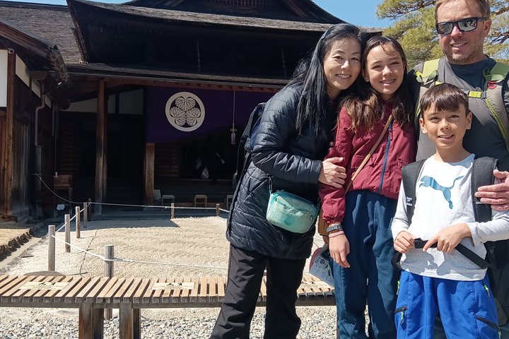 Takayama Arts & Crafts Local Culture Tour, Licensed Guide