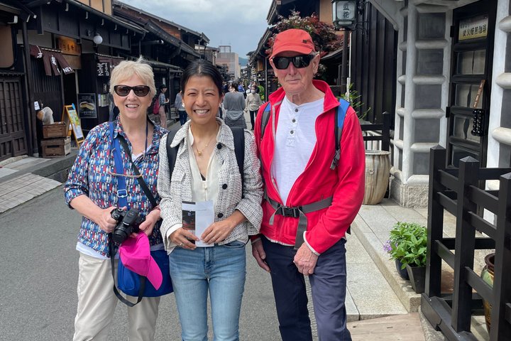 Takayama Arts & Crafts Local Culture Tour, Licensed Guide