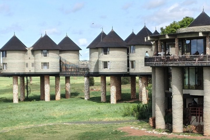 Tsavo East & Taita Salt Lick Lodge: 3-Day Guided Safari Adventure