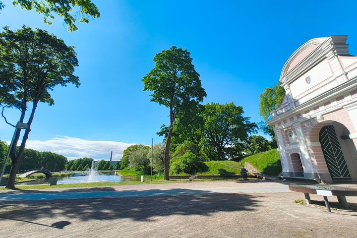Pärnu Walking Tour From Medieval Town to Seaside Resort
