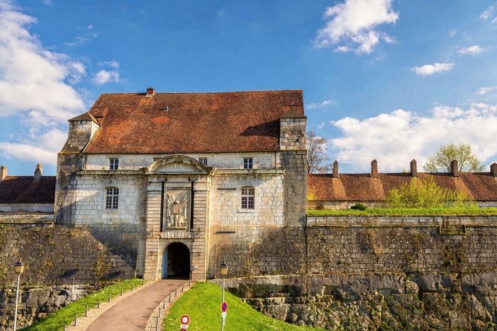 Hello Besançon: Private 2-Hour Intro City Walk with Local Guide