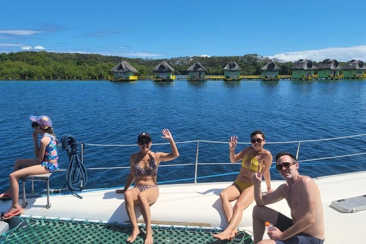 Bocas del Toro Catamaran Day Tour with Sail Snorkel and Lunch