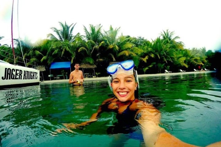 Bocas del Toro Catamaran Day Tour with Sail Snorkel and Lunch