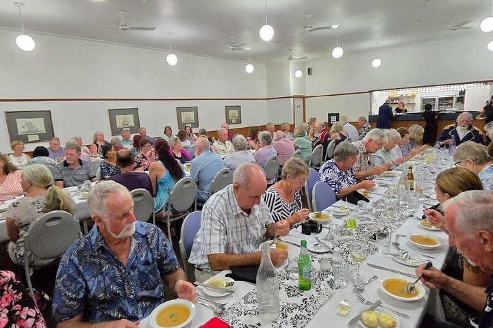 Commandants Dinner & Show