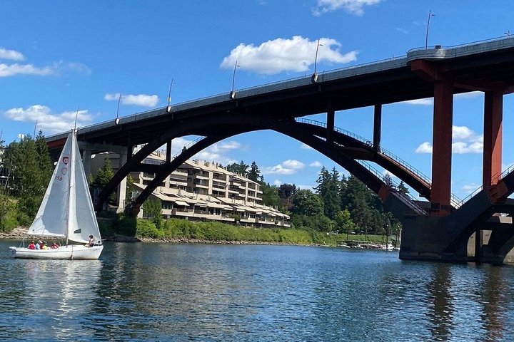 Scenic 2-Hour River Cruise to the Willamette Falls!