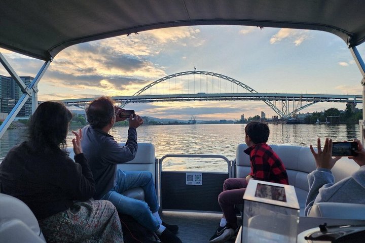 Scenic 2-Hour River Cruise to the Willamette Falls!