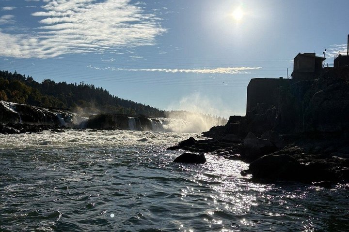 Scenic 2-Hour River Cruise to the Willamette Falls!