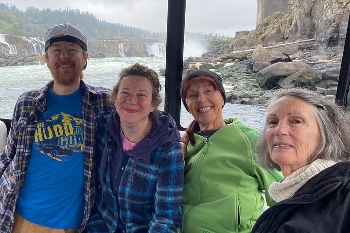 Scenic 2-Hour River Cruise to the Willamette Falls!