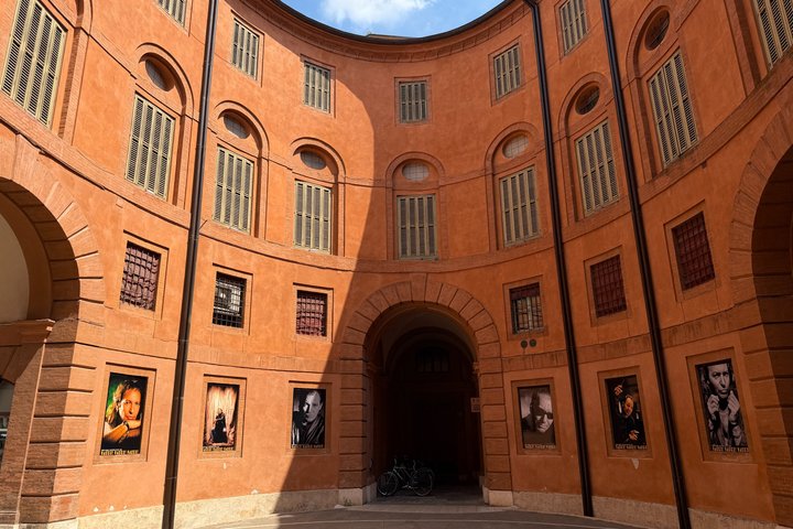 Ferrara Walking Tour Highlights and Food Tastings