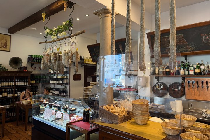 Ferrara Walking Tour Highlights and Food Tastings