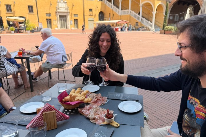 Ferrara Walking Tour Highlights and Food Tastings