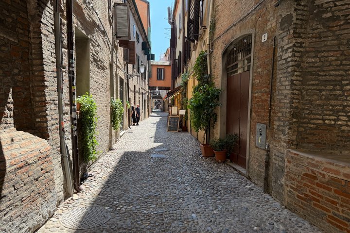 Ferrara Walking Tour Highlights and Food Tastings