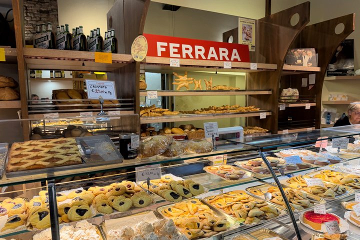 Ferrara Walking Tour Highlights and Food Tastings