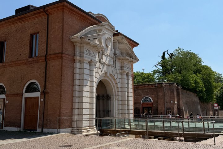 Ferrara Walking Tour Highlights and Food Tastings