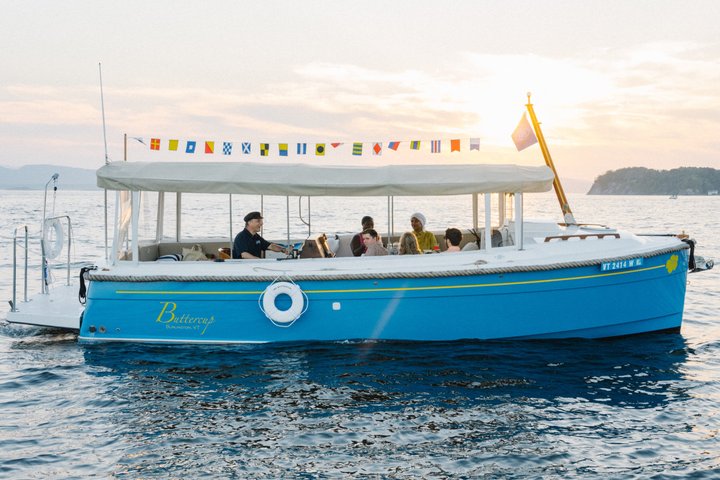 Public Daytime Picnic Boat Cruise