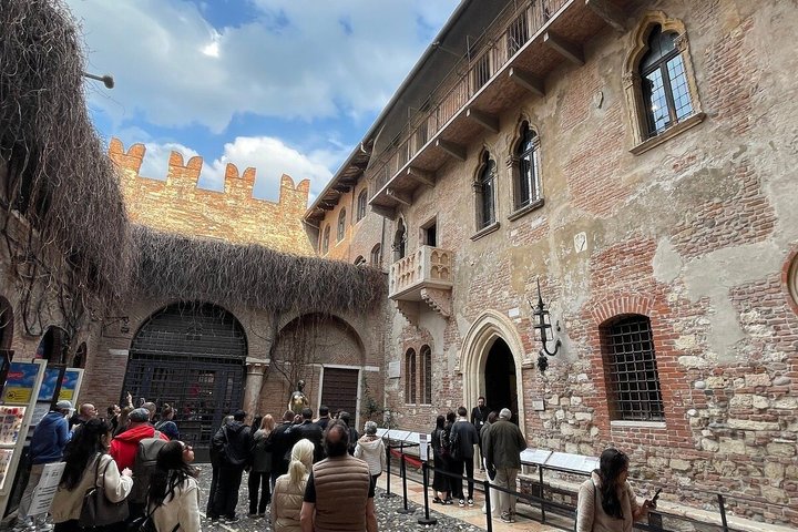 Juliet's House Courtyard and Balcony Experience Fast Track Entry