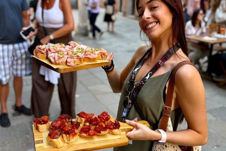 Eat Like a Local: Venice 3-Hour Small-Group Food Tasting Tour
