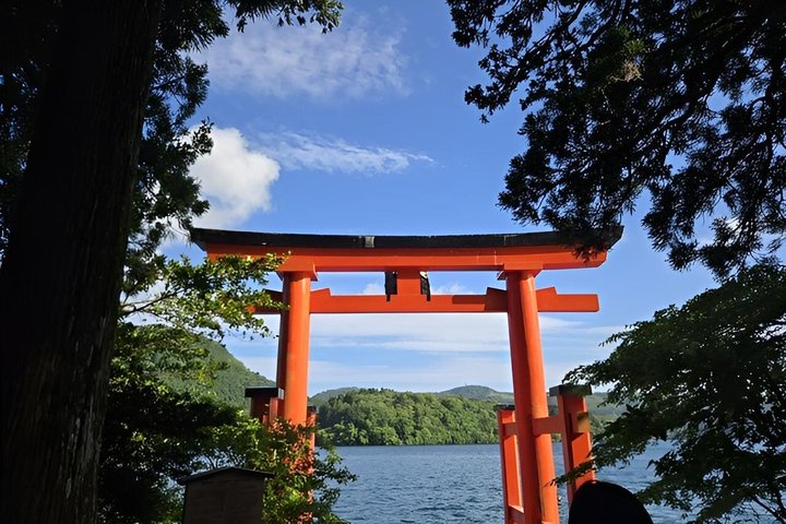 Hakone Old Tokaido Road Hiking Tour to Hakone Shrine